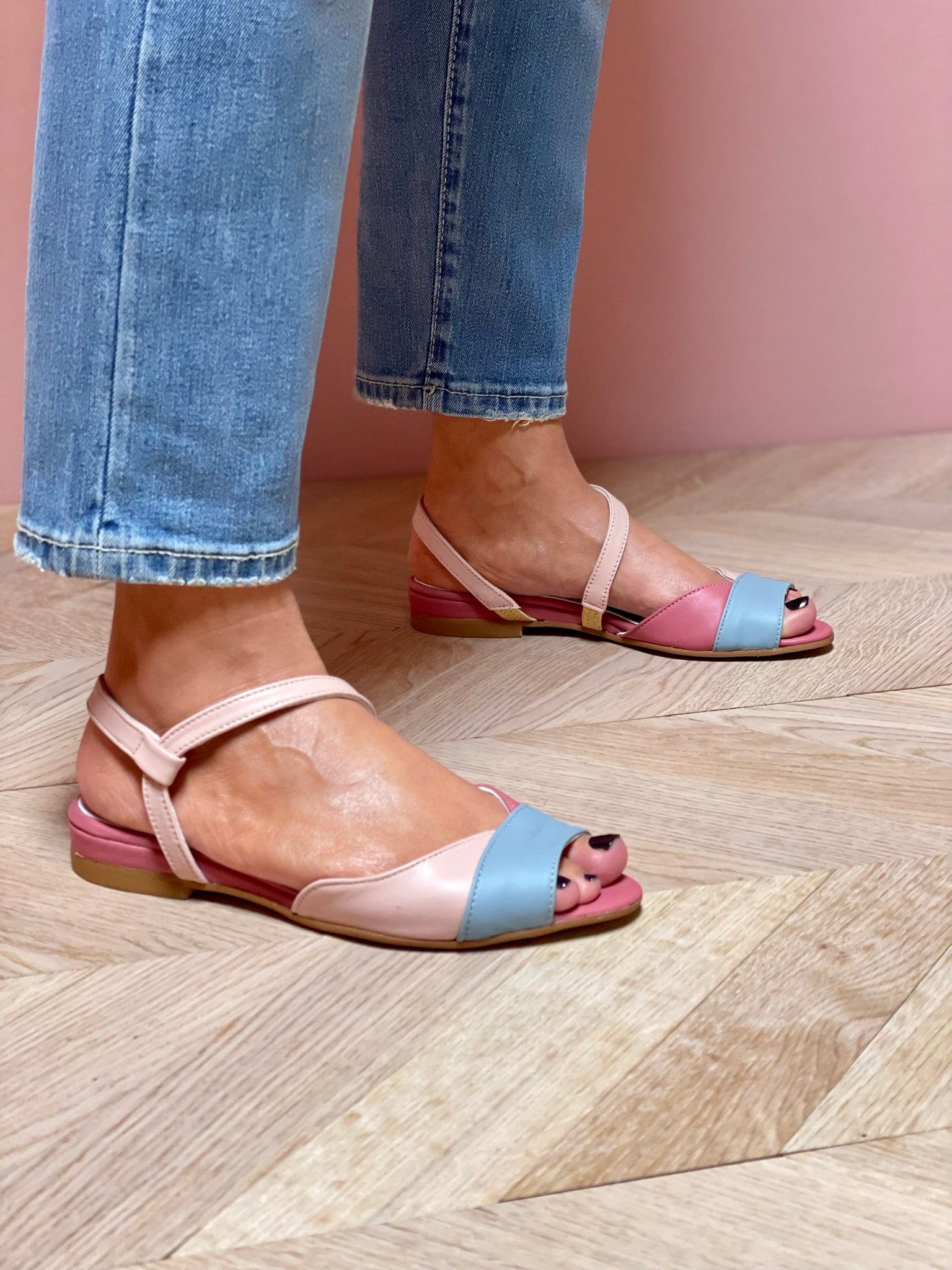 CHANTAL | SANDELEN MET ONGEËVENAARD COMFORT