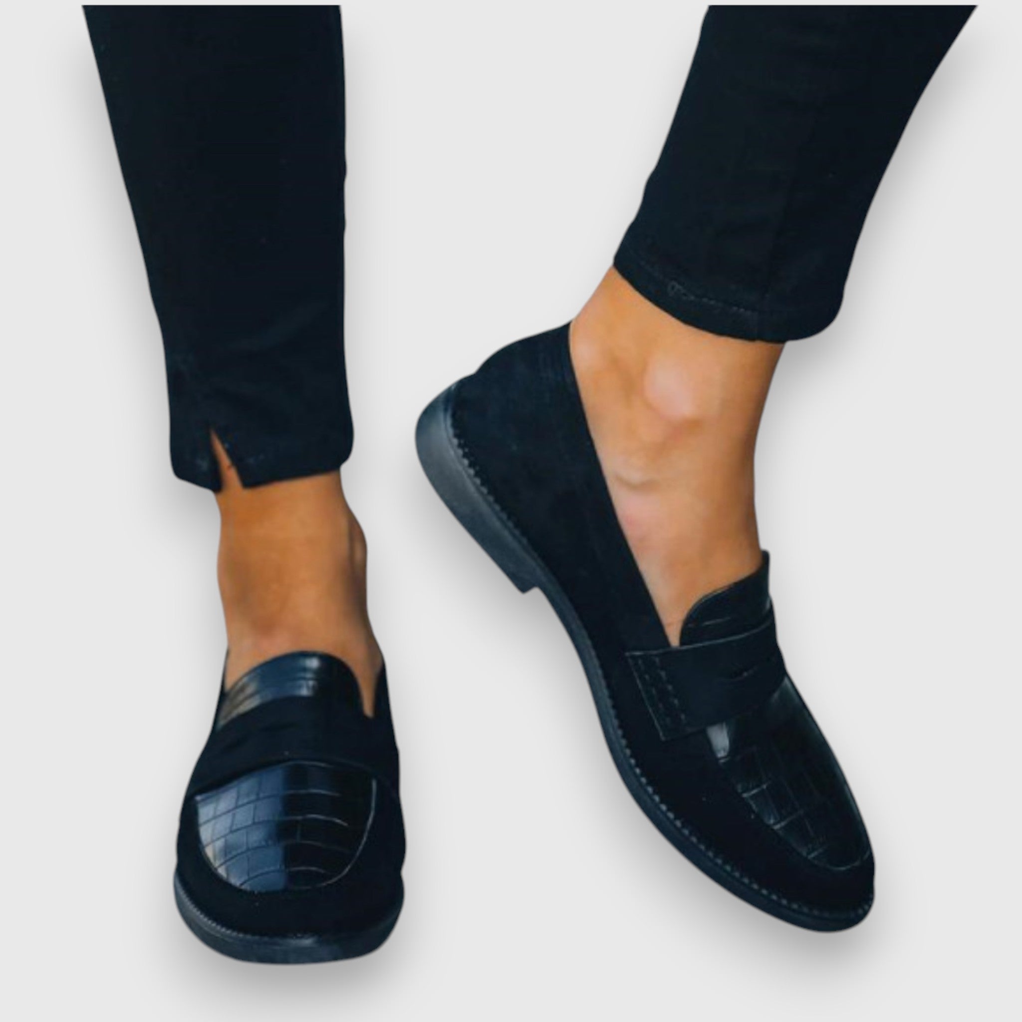 Loafers-Leder-Flach-Slipper-Schuhe-fur-Frauen-Leyna-Moda-4-Photoroom.jpg