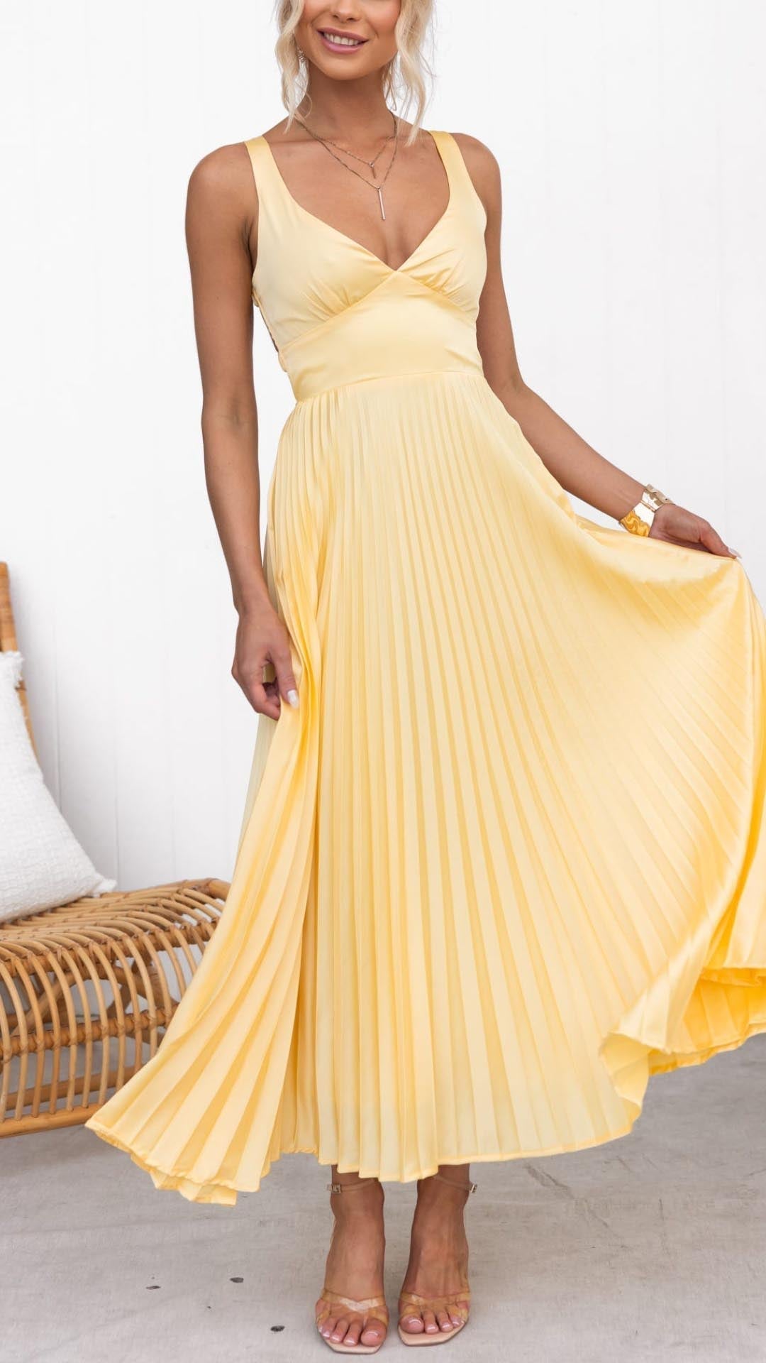 aby-gele-plisse-v-hals-maxidress-435148.jpg