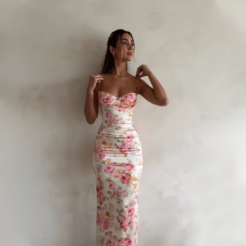 beau-zomerse-maxijurk-met-bloemenpatroon-732308.png